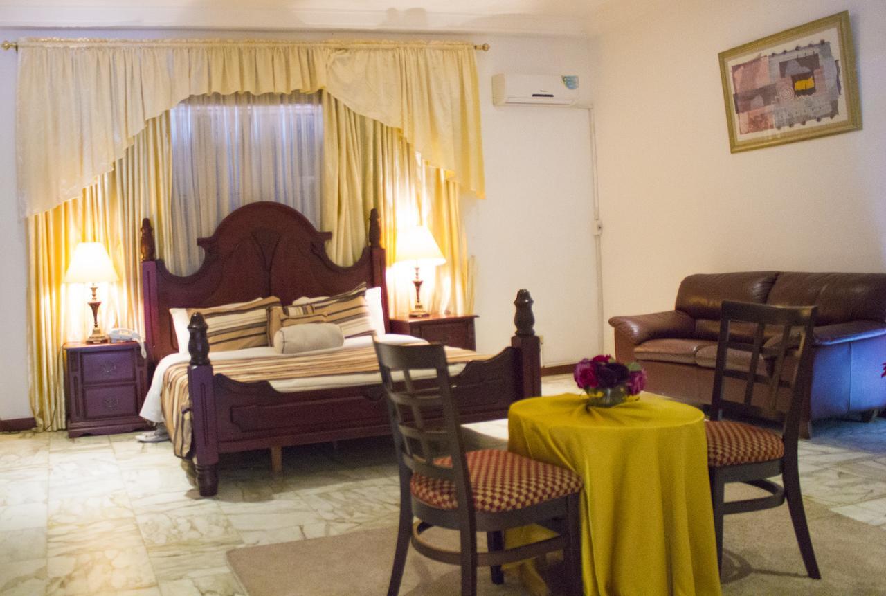 Embassy Suites Hotel مونروفيا المظهر الخارجي الصورة